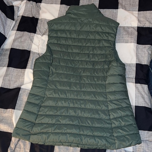 Old Navy active green vest small - Picture 3 of 3